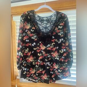 No boundaries Juniors long sleeve T-shirt, size XL (15 - 17)